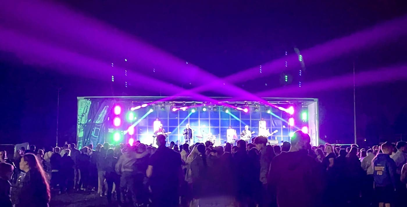 concert crowd